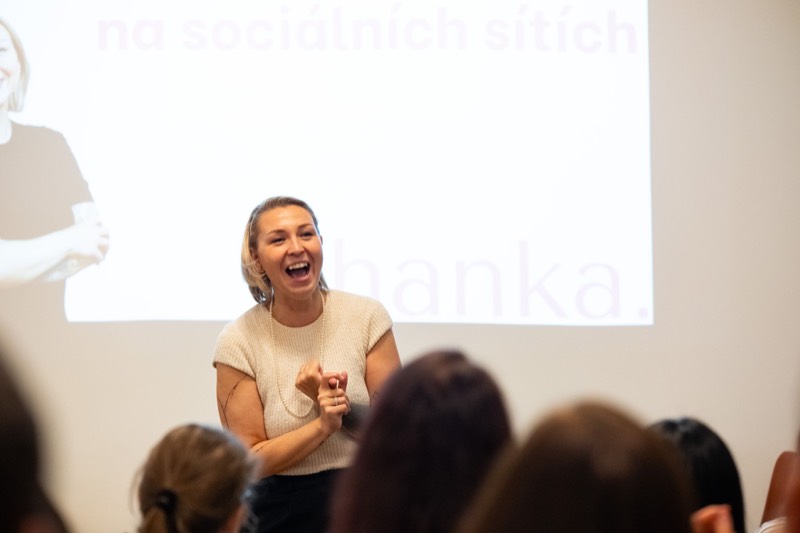 Hanka při prezentaci