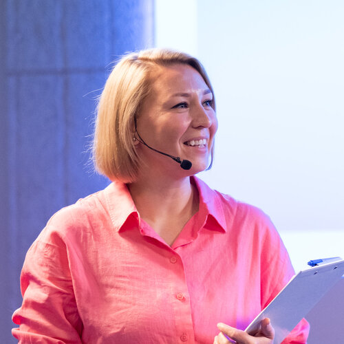 Hanka Slačálková moderuje HR konferenci o firemním ambasadoringu